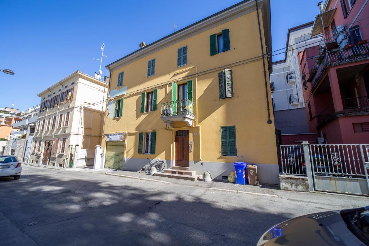 Armadillo House - Elegante Casa Vacanza A Parma Eksteriør billede